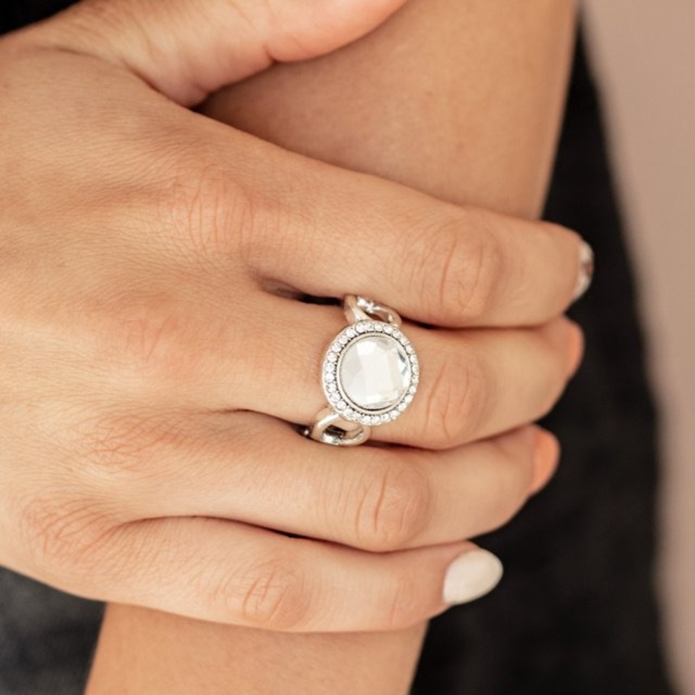 White Oversized Gem Ring - Diamond Design - Stretch Style Band NWT